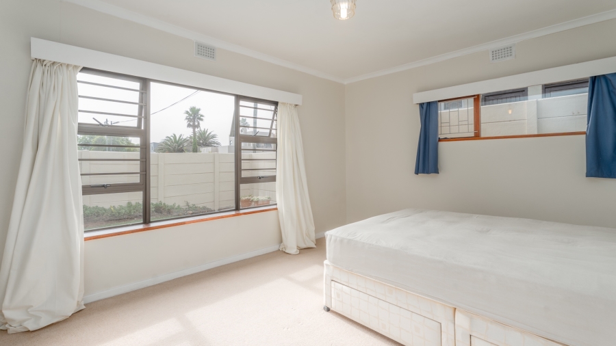 5 Bedroom Property for Sale in Zeekoevlei Western Cape